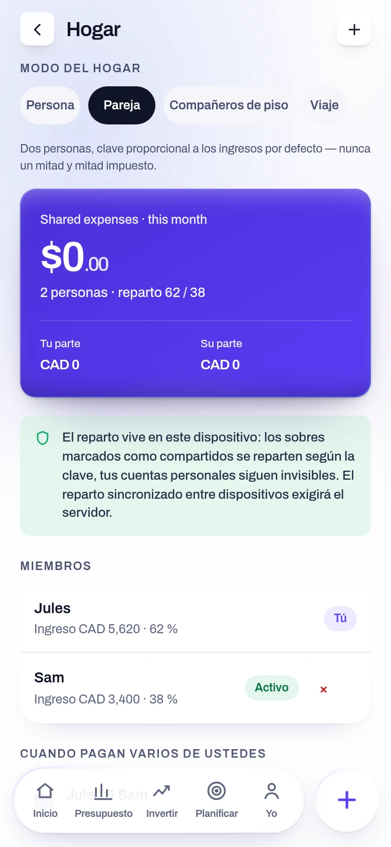 Captura de la pantalla Hogar y reparto de la aplicación Yoseri. El modo del hogar, la clave de reparto proporcional a los ingresos, los gastos comunes del mes con tu parte y la suya, y los miembros con su porcentaje.