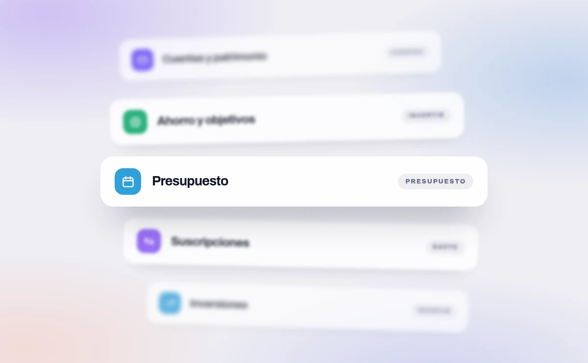 Cinco placas apiladas en profundidad: cuentas y patrimonio, ahorro y objetivos, presupuesto, suscripciones, inversiones.
